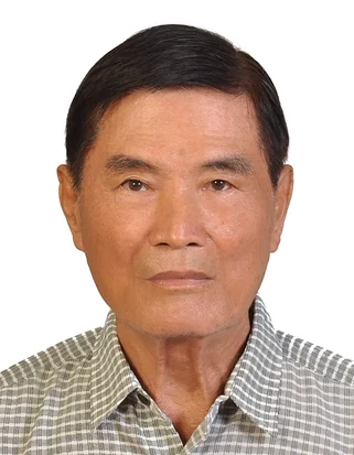1 吋證件照：老闆的爸爸，70 歲以上換駕照用的大小