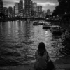 TMY-2 示意 - 靜謐河畔 示意圖:Kodak T-MAX 400 風景人像,河畔城市景觀,豐富灰階層次,暗部細節