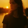 Vario Chrome 示意 - 琥珀時光 示意圖:Rollei Vario Chrome 人像攝影,夕陽剪影,琥珀色偏色效果,強烈暖色調