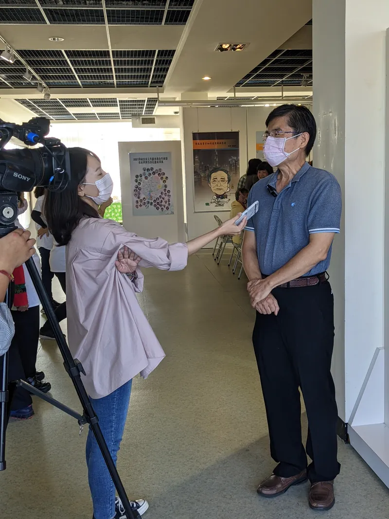 2021 年 12 月，老闆劉政中在臺南市客家文化會館接受電視採訪